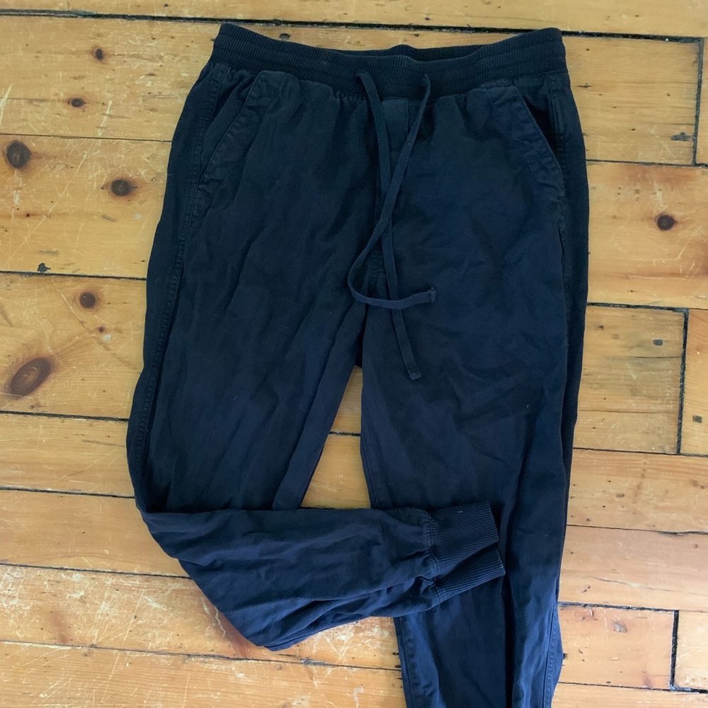 Gap pull on cuffed Capri sweat in black size med